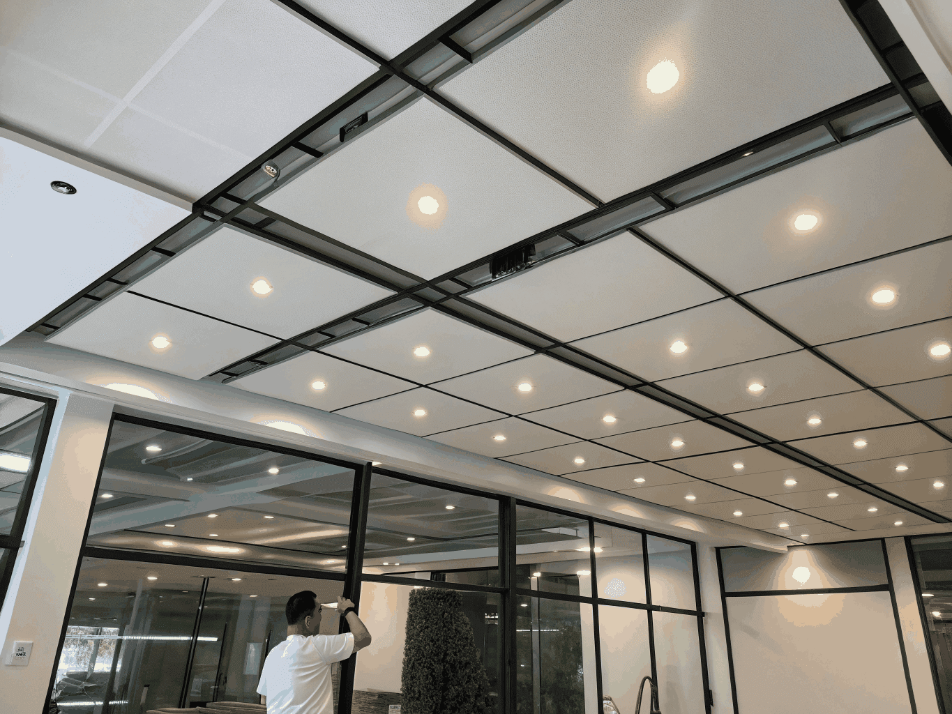 Technical ceiling in commercial premises